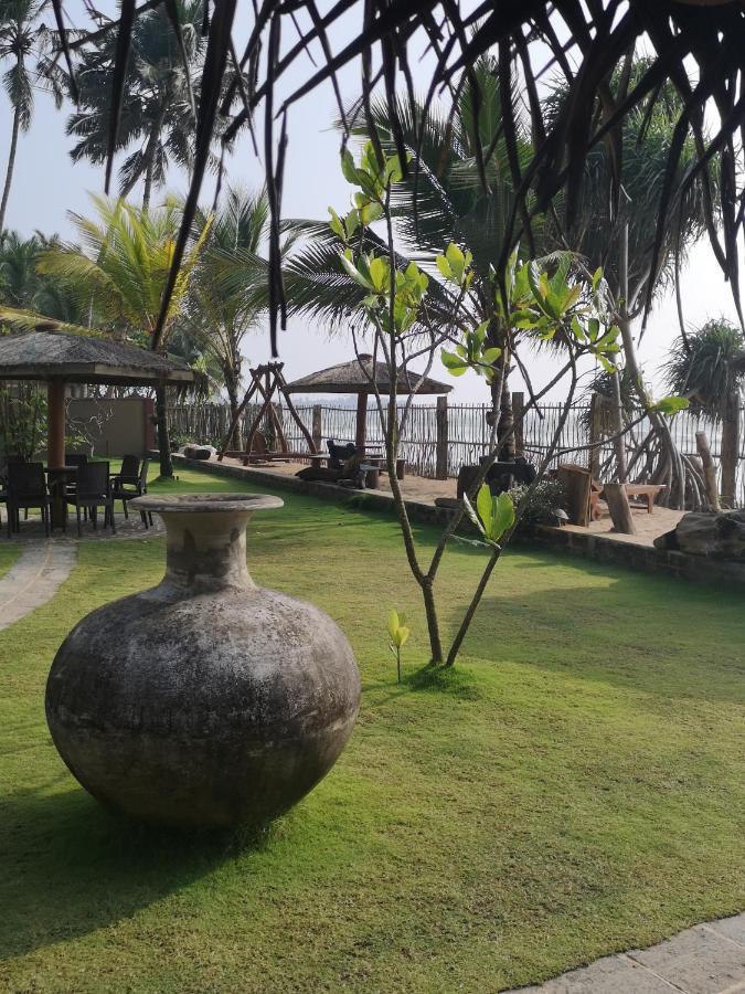 Thoduwawa Beach Villa Paiyagala Exterior photo