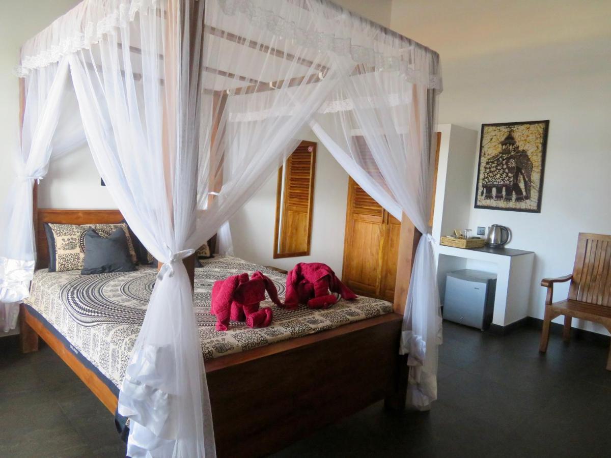 Thoduwawa Beach Villa Paiyagala Exterior photo
